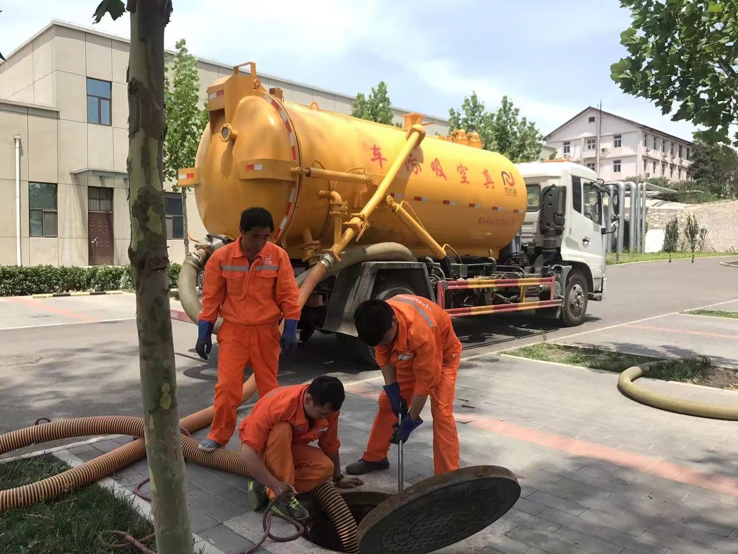 扬中化粪池清理与5-8吨吸粪车施工效率分析